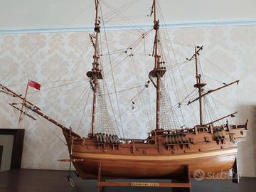 Modellino Navale HMS Endeavour (1974) - Scala 1:54