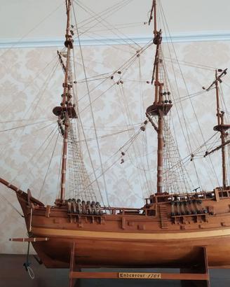 Modellino Navale HMS Endeavour (1974) - Scala 1:54