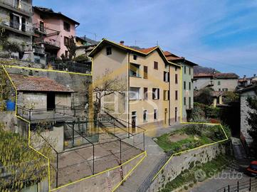 Casa indipendente di 250 m² con più di 5 locali e 