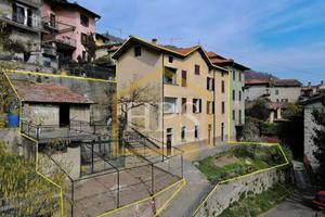 Casa indipendente di 250 m² con più di 5 locali e 