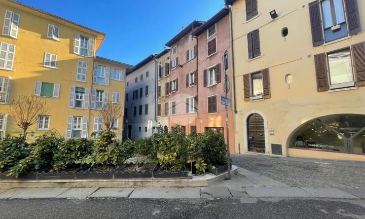 2 LOCALI A BRESCIA