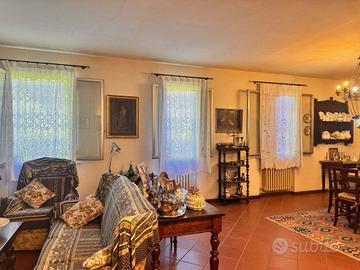 Appartamento di 200 m² con 5 locali a Modena