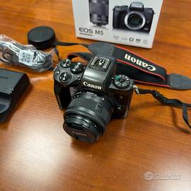 Canon M5 kit obiettivo