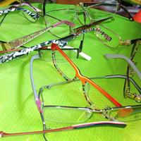 Ho una varietà di occhiali.Occhiali da vista sole.