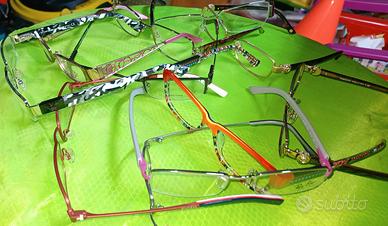 Ho una varietà di occhiali.Occhiali da vista sole.