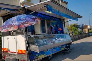 Autonegozio pescheria friggitoria ambulante