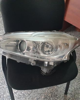 FARI FANALI ANTERIORI PEUGEOT 208
