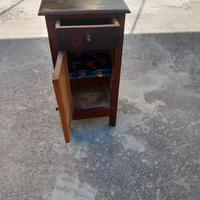 Comodino antico
