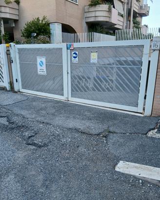 Box auto doppio 37mq zona Eur sic