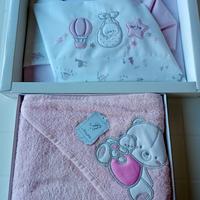 Set Nascita Rosa:LenzuolinoCarrozzina + Accappatoi
