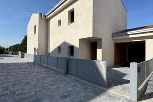 NUOVE CASE A SCHIERA