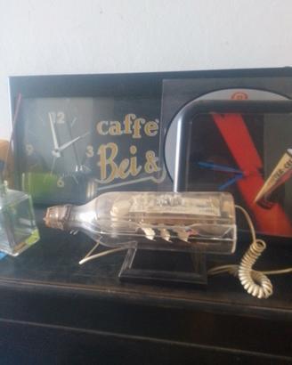 vari oggetti da collezione 