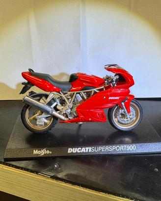 Modellino MAISTO SUPERSPORT 900