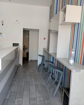 ARREDAMENTO ATTREZZATURA PROFESSIONALE BAR
