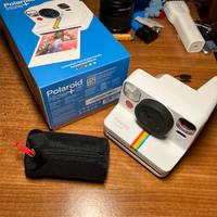 Polaroid Now+ bianca  + custodia + 6foto