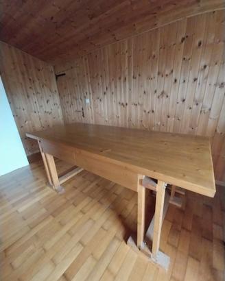 Tavolo e panca in legno