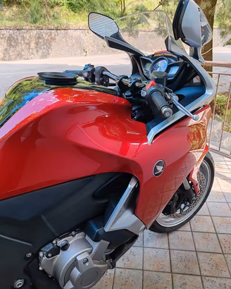 HONDA VFR 1200F DCT SC63