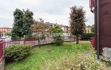 GIUSSANO - AMPIA SOLUZIONE BIFAMILIARE CON GIARDIN