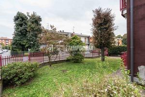 GIUSSANO - AMPIA SOLUZIONE BIFAMILIARE CON GIARDIN
