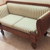 Divano vintage a barchetta in legno intarsiato