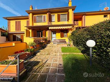 VILLA A SCHIERA A MONTALTO DI CASTRO