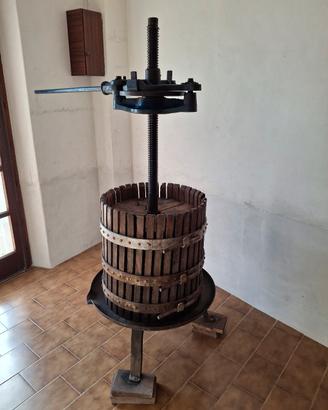 Torchio e pigiatrice manuali