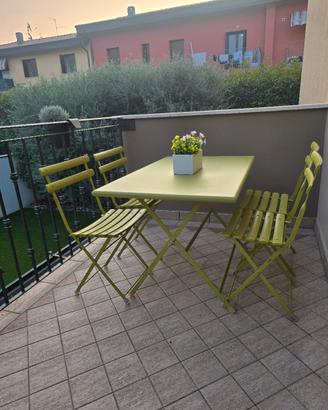 tavolo da giardino con sedie 