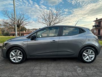 renault clio evoluscion immatricolata nel 2025,