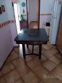 Tavolo in legno massello