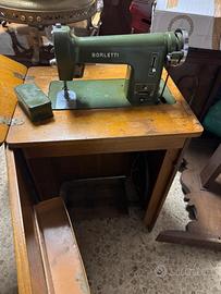 Macchina da cucire d'epoca BORLETTI con mobile