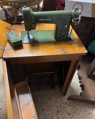 Macchina da cucire d'epoca BORLETTI con mobile