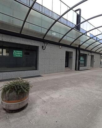 SUGGESTIVO SPAZIO COMMERCIALE - CENTRALISSIMO E...