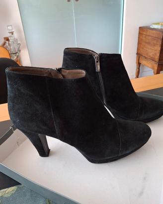 stivaletti camoscio neri