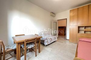 Singola luminosa piano alto mq16