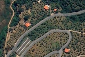 Terreno di circa mq 16.220 con fabbricato cat A/7