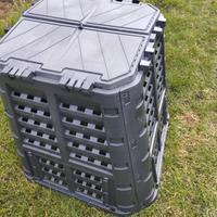 Compostiera esterno giardinaggio