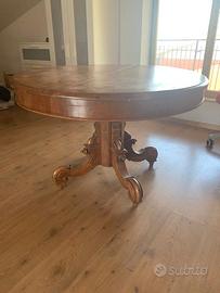 tavolo rotondo fine ottocento