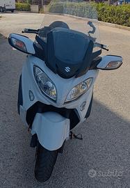 Suzuki Burgman 650 cambio manuale e automatico