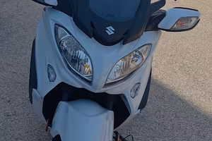 Suzuki Burgman 650 cambio manuale e automatico