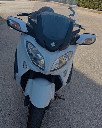 Suzuki Burgman 650 cambio manuale e automatico