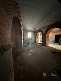 Vendita da privato_Locale con cantina e giardino