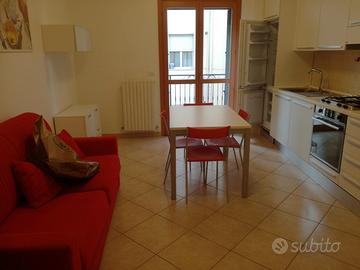 Bilocale con ascensore ristrutturato mobilia nuova