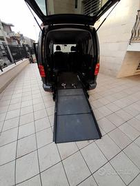 Volkswagen su Caddy Max con pianale ribassato