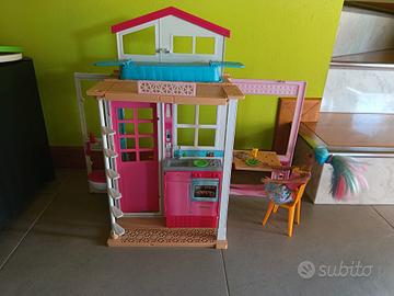 Casetta Barbie con cucina, scala e vasca + accesso