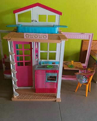 Casetta Barbie con cucina, scala e vasca + accesso