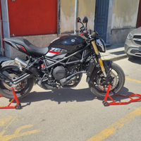 Benelli 752s 2023 + cavalletti + caschi