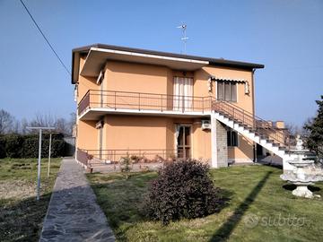 Edificio composto da due unita' immobiliari