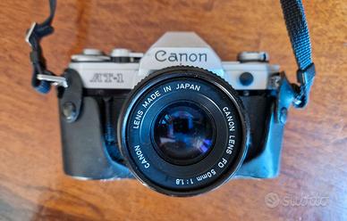 Canon AT 1 con obiettivo e accessori