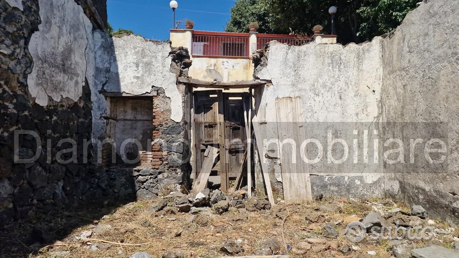 Ruderi con terreno a Presa-Piedimonte Etneo - Vista 3