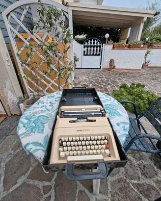 macchina da scrivere olivetti 